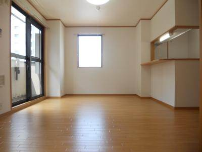 トゥー・ル・モンド京都五条の居間