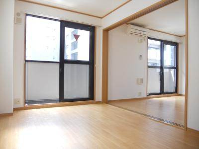 トゥー・ル・モンド京都五条の寝室