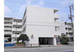 那覇市古波蔵のアパートの外観