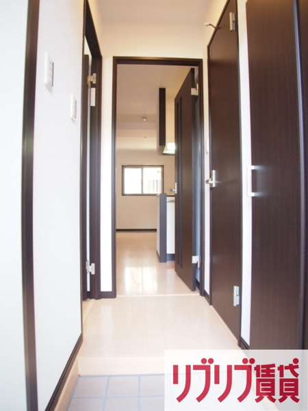 Riria本千葉弐番館の玄関