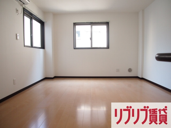 Riria本千葉弐番館の居間