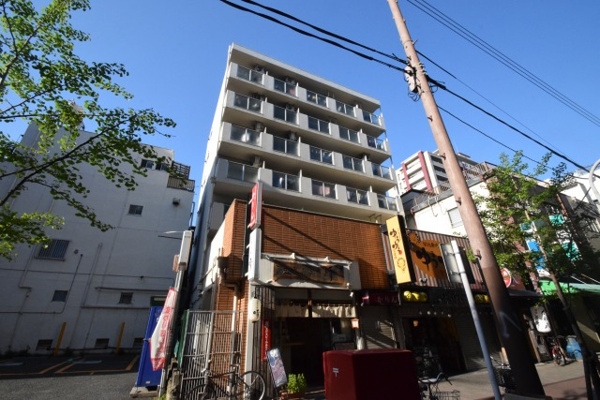 朋来ビルの外観