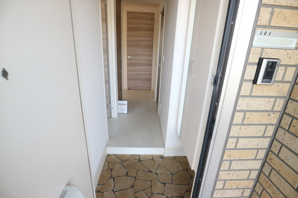 【メゾン・マグノリアの玄関】