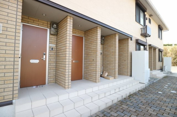 【メゾン・マグノリアのエントランス】