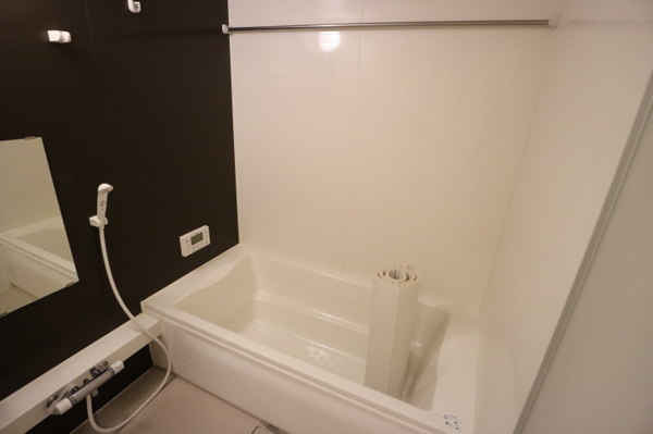 【メゾン・マグノリアの浴室】