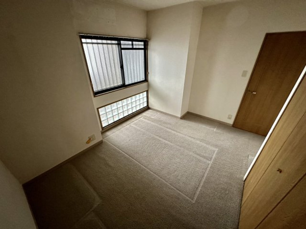 ロイヤルハイツ藤井寺の洋室