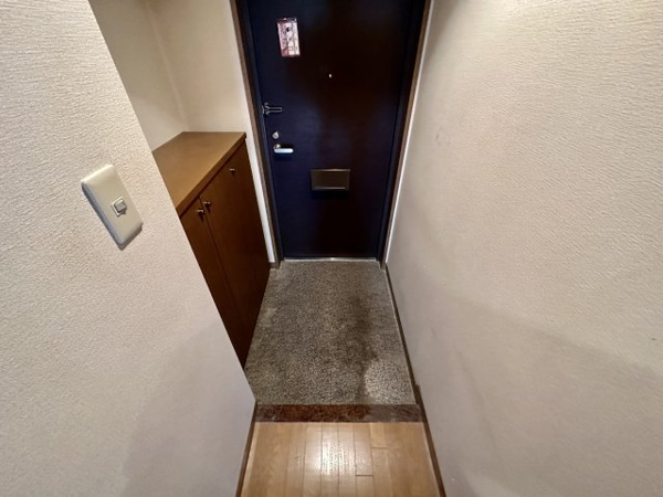 ロイヤルハイツ藤井寺の玄関