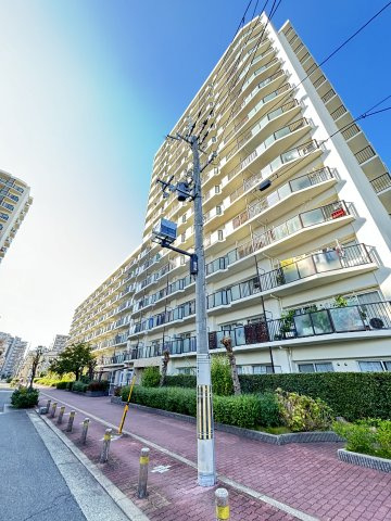 大阪市東淀川区小松のマンションの外観