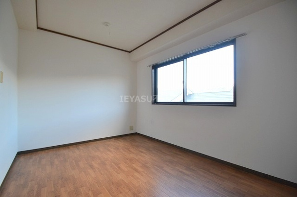 【スカイシティ９番館の洋室】