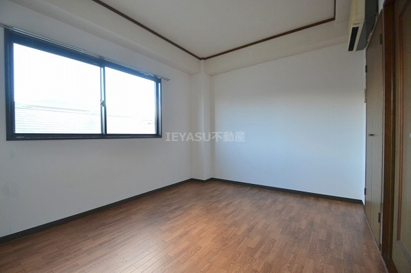 【スカイシティ９番館の洋室】