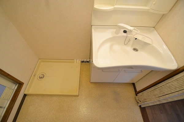 【スカイシティ９番館の洗面所】