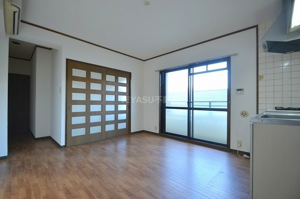 【スカイシティ９番館の居間】