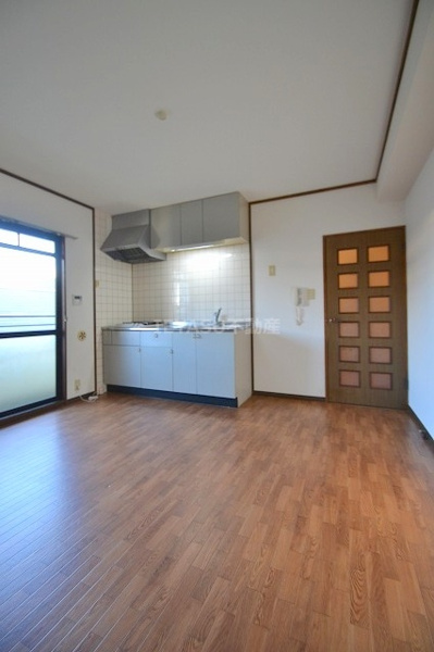 【スカイシティ９番館の居間】