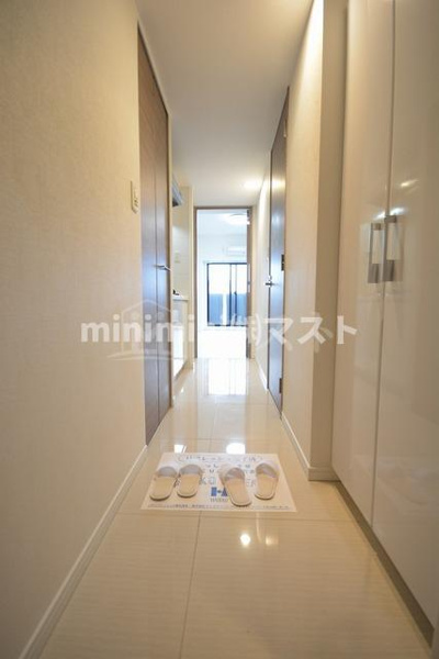 S-RESIDENCE難波Brillerの玄関