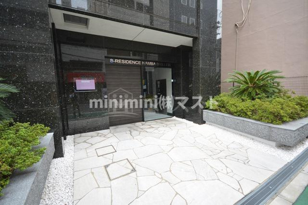 S-RESIDENCE難波Brillerのエントランス