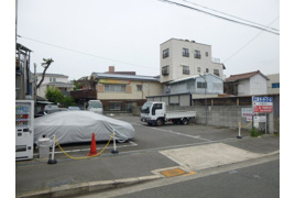 工藤モータープールの外観