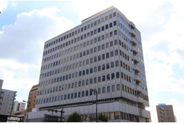 ショーケー本館ビルの外観