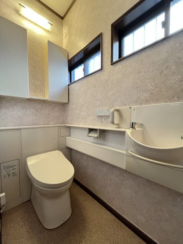 【泥亀1丁目貸家のトイレ】