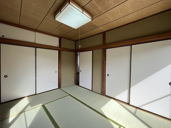 【泥亀1丁目貸家の和室】