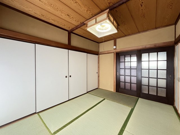 【泥亀1丁目貸家の和室】