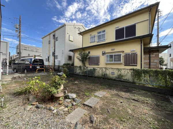 【泥亀1丁目貸家の庭】