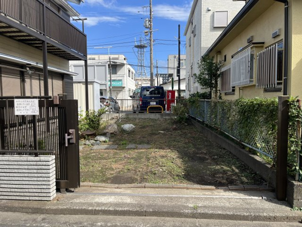 【泥亀1丁目貸家の駐車場】