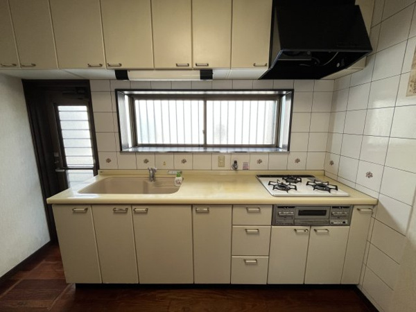 【泥亀1丁目貸家のキッチン】