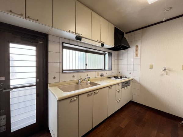 【泥亀1丁目貸家のキッチン】