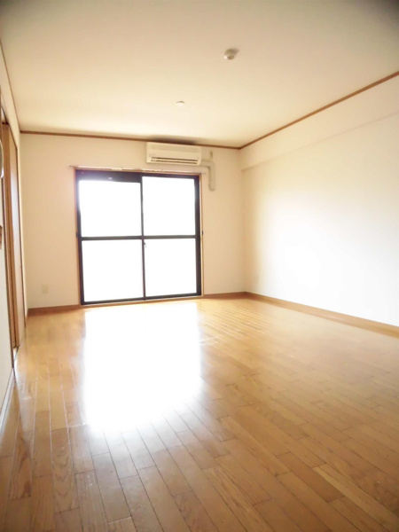 迫田ビル2の居間