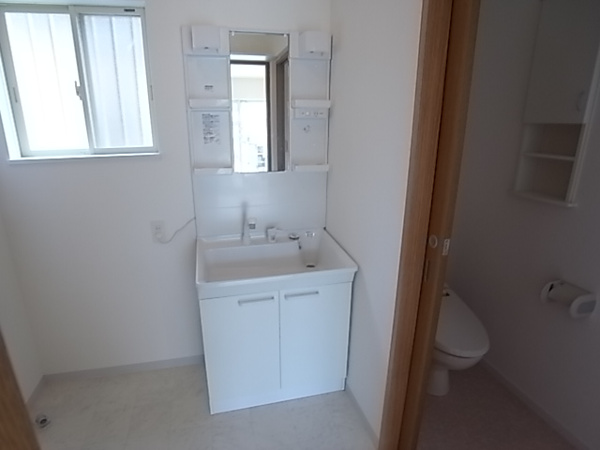 【揖保郡太子町東出の戸建ての洗面所】