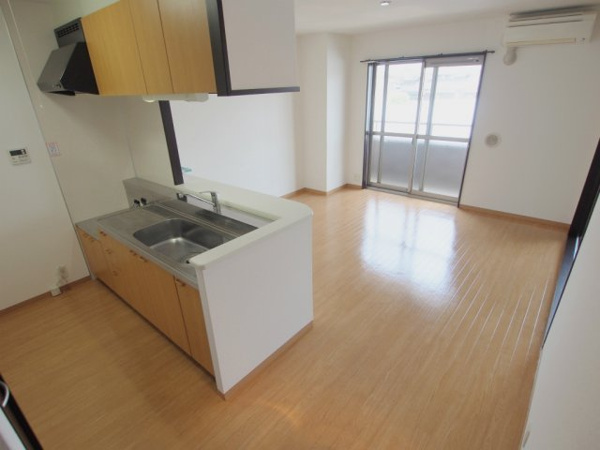 【フォブール川内の居間】