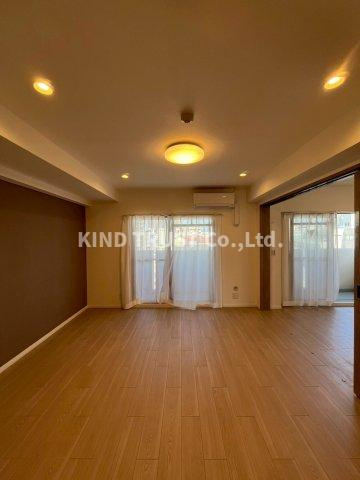 ノーブル南森町Ⅱ番館の居間