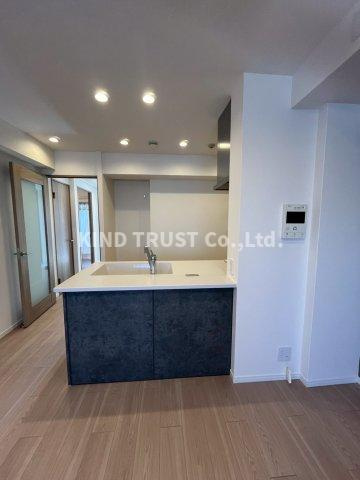 ノーブル南森町Ⅱ番館の居間