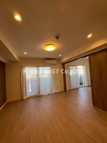 ノーブル南森町Ⅱ番館の居間