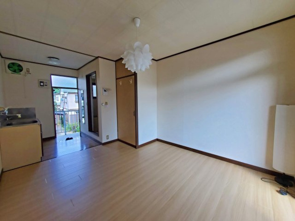 【リバーサイドハイツの洋室】