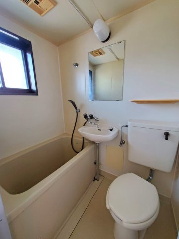 【リバーサイドハイツの浴室】