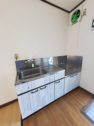 【リバーサイドハイツのキッチン】