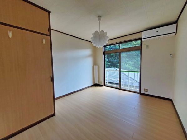 【リバーサイドハイツの洋室】