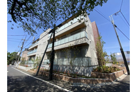 メゾン芹田駐車場の外観