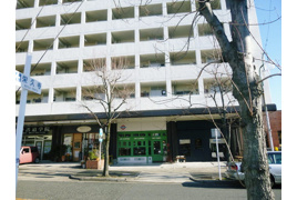 横地ビルの外観