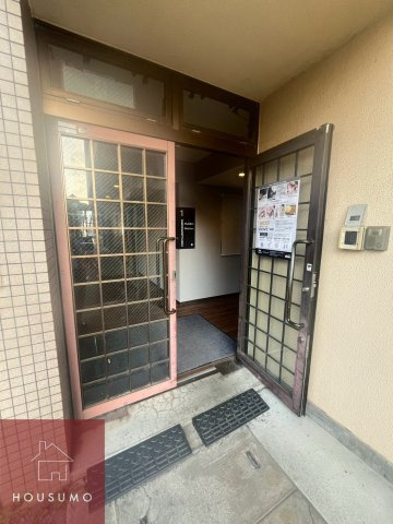 ロイヤルハイツ千里のエントランス