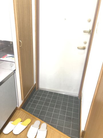 幸マンションの玄関