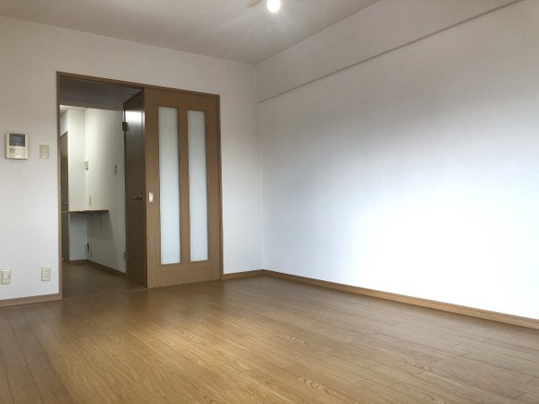 幸マンションの居間