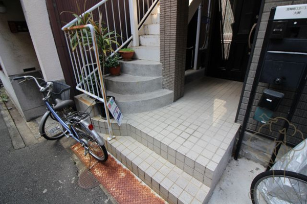 大野ハイツのエントランス