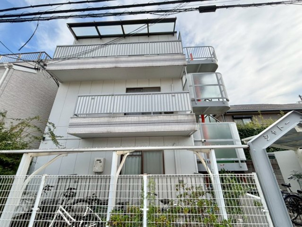シャトーアンビシャスの外観
