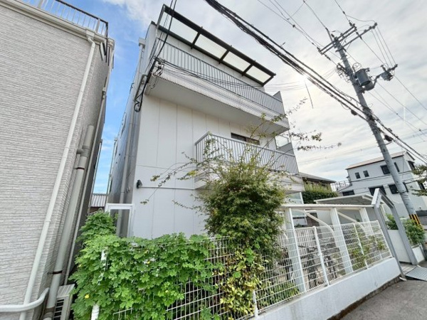 シャトーアンビシャスの外観