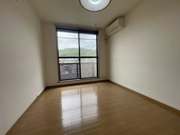 中山手ガーデンパレスB棟の居間