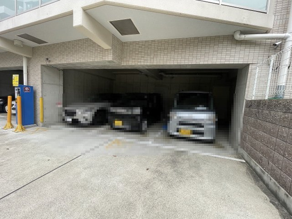 中山手ガーデンパレスB棟の駐車場