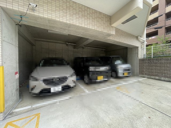 中山手ガーデンパレスB棟の駐車場