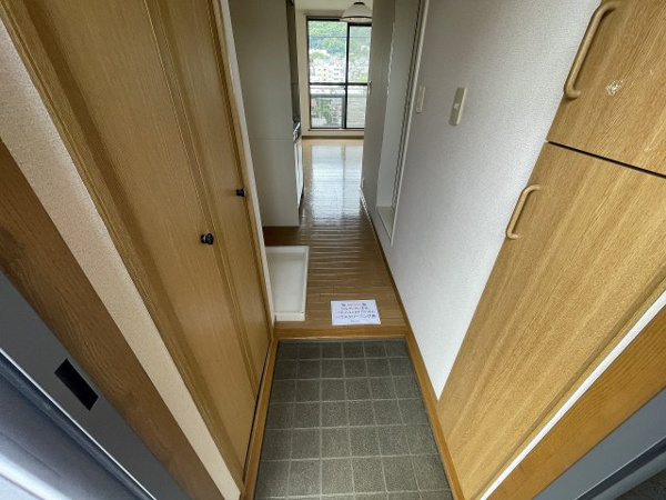 中山手ガーデンパレスB棟の玄関